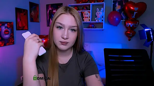 Snapshot of playful_sophie chatting on 02.19.26 playful sophie online show from 02.19.26