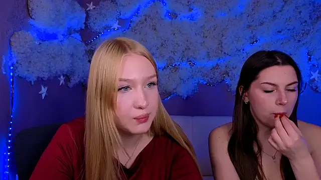 Snapshot of playful_sophie chatting on 03.31.26 playful sophie online show from 03.31.26