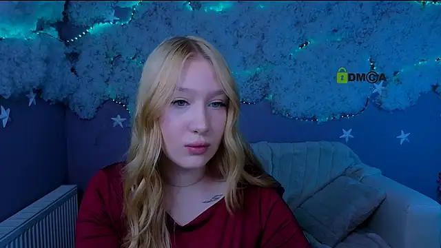 Snapshot of playful_sophie chatting on 04.04.26 playful sophie online show from 04.04.26