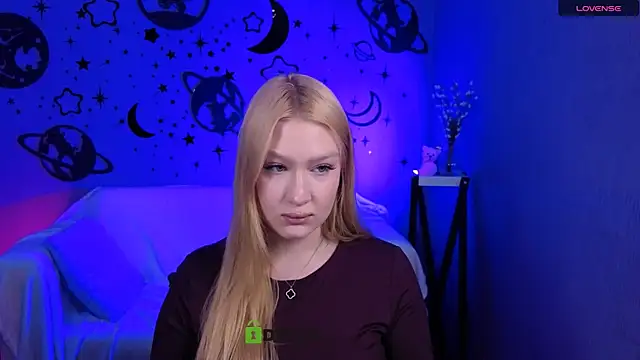 Snapshot of playful_sophie chatting on 04.14.26 playful sophie online show from 04.14.26