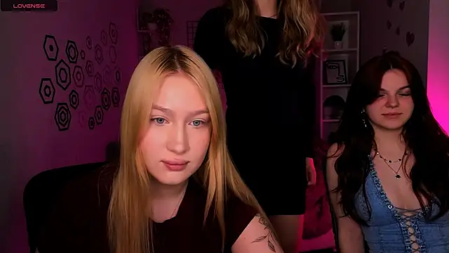 Snapshot of playful_sophie chatting on 05.04.26 playful sophie online show from 05.04.26