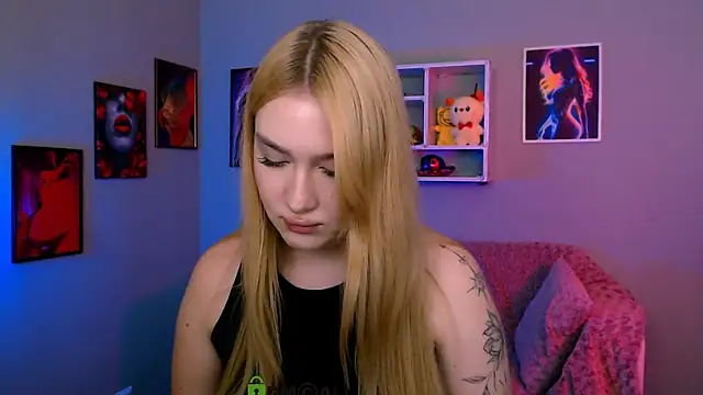 Snapshot of playful_sophie chatting on 05.16.26 playful sophie online show from 05.16.26