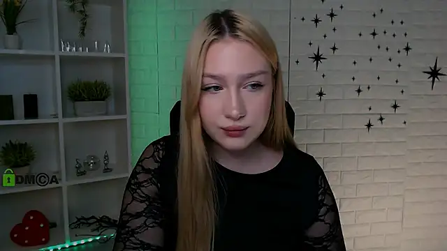 Snapshot of playful_sophie chatting on 05.27.26 playful sophie online show from 05.27.26