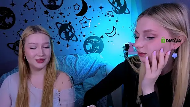 Snapshot of playful_sophie chatting on 05.28.26 playful sophie online show from 05.28.26