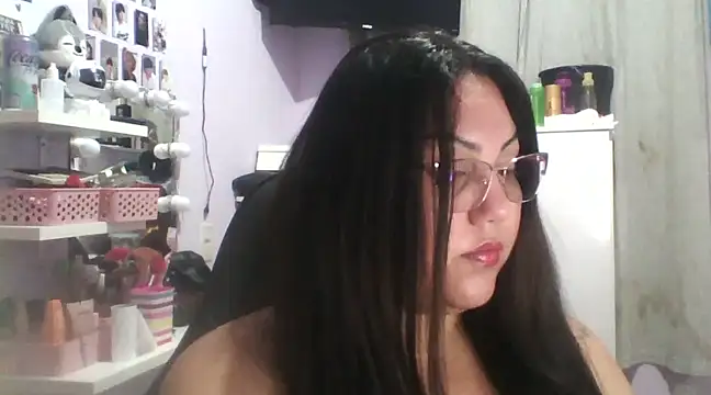 Snapshot of Paolaa_hoot chatting on 02.14.25 Paolaa hoot online show from 02.14.25