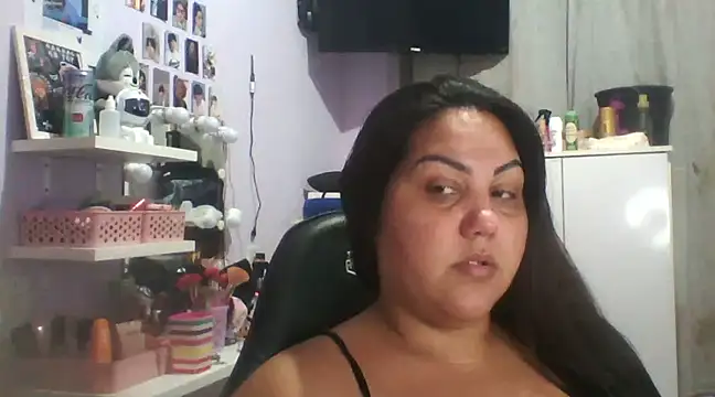 Snapshot of Paolaa_hoot chatting on 02.22.25 Paolaa hoot online show from 02.22.25