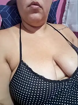 Snapshot of Paolaa_hoot chatting on 03.22.25 Paolaa hoot online show from 03.22.25
