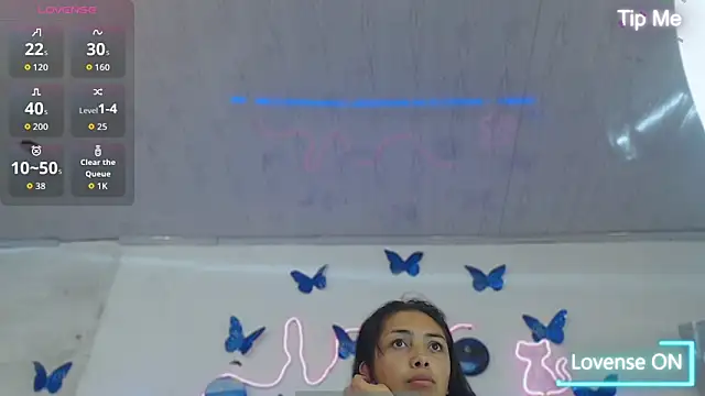 Snapshot of Roxan_Fox- chatting on 09.26.25 Roxan Fox- online show from 09.26.25
