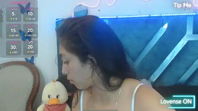 Snapshot of Roxan_Fox- chatting on 10.01.25 Roxan Fox- online show from 10.01.25