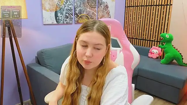 Snapshot of Ellie_Wellie chatting on 02.10.25 Ellie Wellie online show from 02.10.25