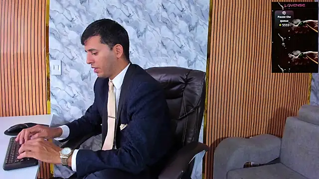 Hideintheoffice online show from 09.20.25