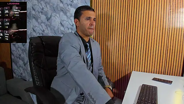 Snapshot of Hideintheoffice chatting on 09.25.25 Hideintheoffice online show from 09.25.25