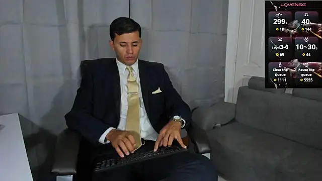 Hideintheoffice online show from 10.04.25