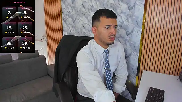 Snapshot of Hideintheoffice chatting on 11.11.25 Hideintheoffice online show from 11.11.25