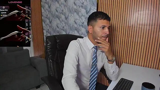 Snapshot of Hideintheoffice chatting on 11.14.25 Hideintheoffice online show from 11.14.25