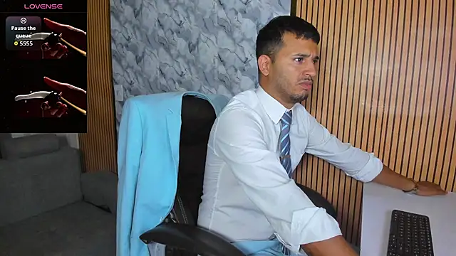 Snapshot of Hideintheoffice chatting on 11.21.25 Hideintheoffice online show from 11.21.25