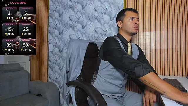 Snapshot of Hideintheoffice chatting on 11.25.25 Hideintheoffice online show from 11.25.25