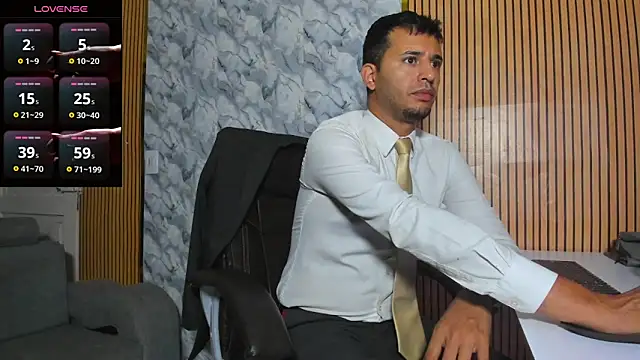 Snapshot of Hideintheoffice chatting on 11.27.25 Hideintheoffice online show from 11.27.25