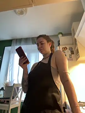 Snapshot of MayaMystic chatting on 10.18.25 MayaMystic online show from 10.18.25