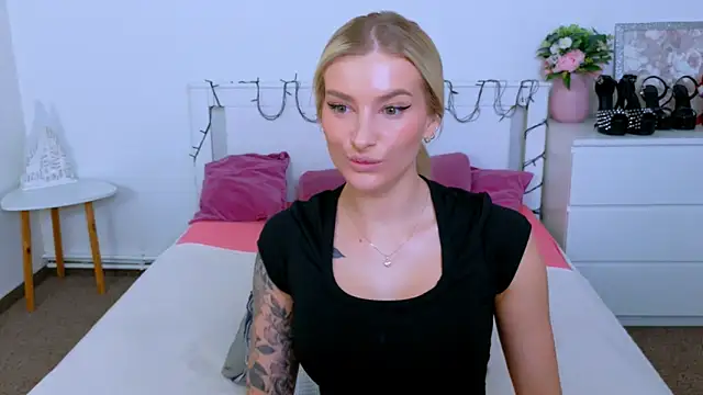 Lia Benini online show from 03.16.26