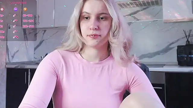 Snapshot of Sweet_white_chocolate chatting on 03.20.25 Sweet white chocolate online show from 03.20.25