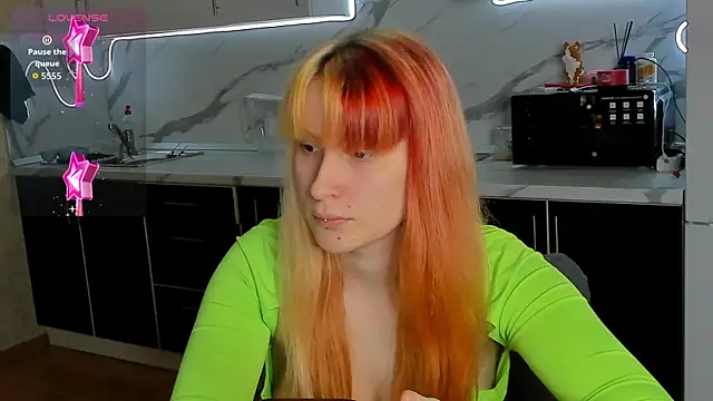 Snapshot of Sweet_white_chocolate chatting on 11.11.25 Sweet white chocolate online show from 11.11.25