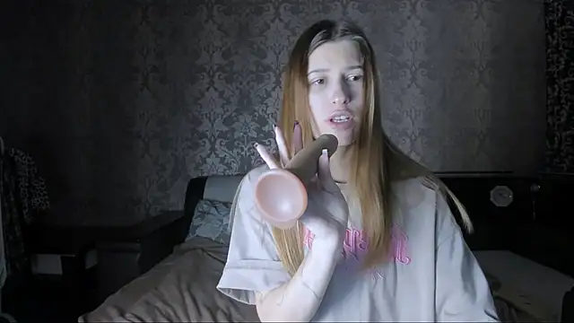 Agnes Allenn online show from 10.26.25