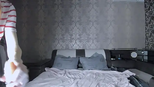 Agnes Allenn online show from 11.26.25