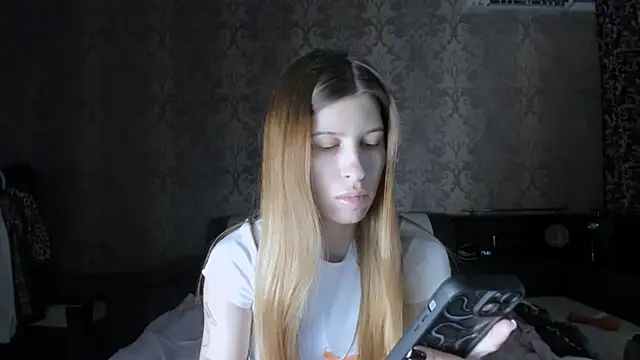 Agnes Allenn online show from 11.27.25