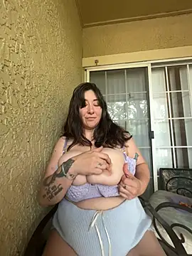Snapshot of MadelynnMoon chatting on 04.22.26 MadelynnMoon online show from 04.22.26