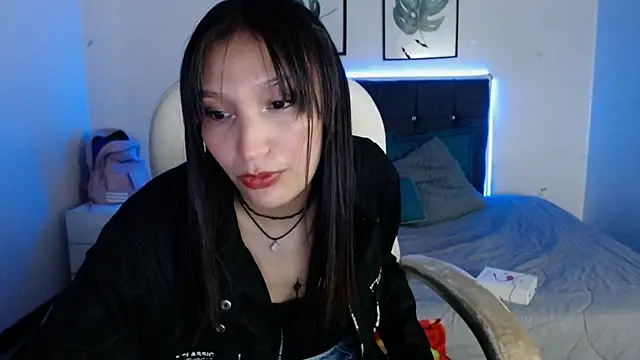 Snapshot of mia_collens chatting on 11.24.25 mia collens online show from 11.24.25