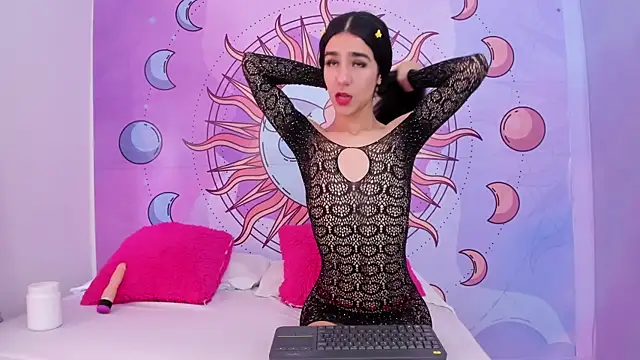 Mariana 16  online show from 10.22.25