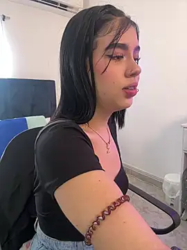 Lily Woodz online show from 01.18.26