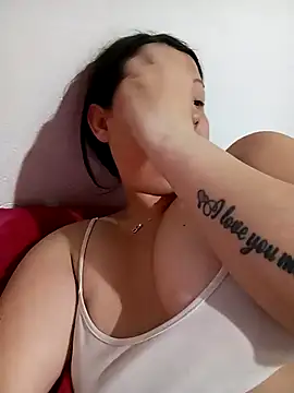 Snapshot of kattia_bk chatting on 10.15.25 kattia bk online show from 10.15.25