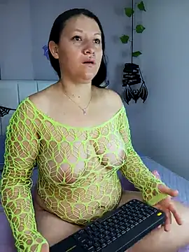 Snapshot of kattia_bk chatting on 10.18.25 kattia bk online show from 10.18.25