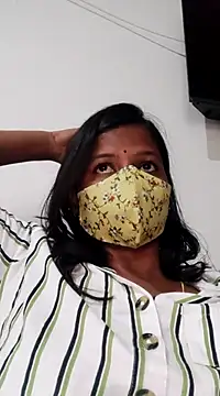 Snapshot of Tamil_Sanjana_ chatting on 01.05.25 Tamil Sanjana online show from 01.05.25