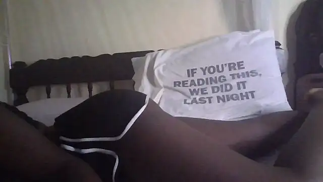 Snapshot of Missbella25 chatting on 10.28.25 Missbella25 online show from 10.28.25