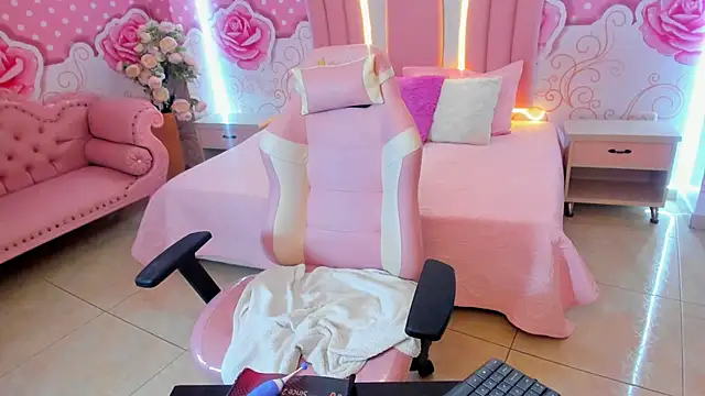 Lily Martinez online show from 01.22.25