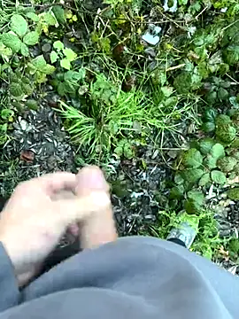 Snapshot of BobMeinster chatting on 11.21.25 BobMeinster online show from 11.21.25