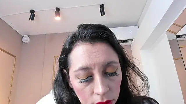 Snapshot of PerlaPreciosa chatting on 11.08.25 PerlaPreciosa online show from 11.08.25