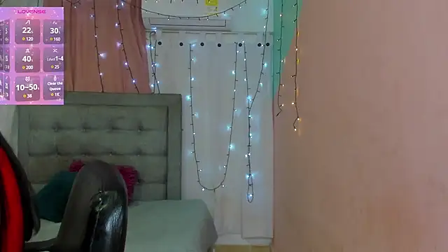 Snapshot of dani-lue chatting on 12.22.24 dani-lue online show from 12.22.24