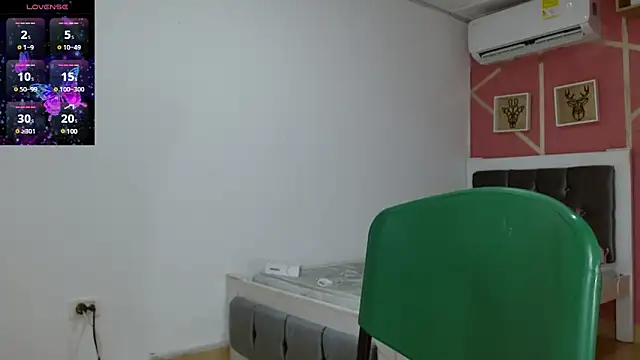 Snapshot of dani-lue chatting on 01.16.25 dani-lue online show from 01.16.25