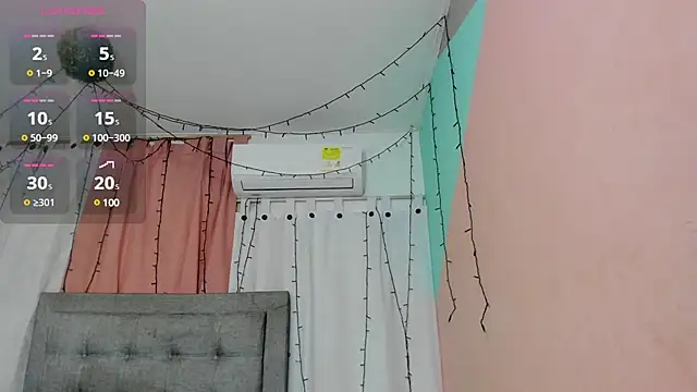 Snapshot of dani-lue chatting on 01.19.25 dani-lue online show from 01.19.25