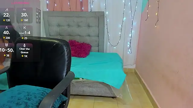 Snapshot of dani-lue chatting on 01.20.25 dani-lue online show from 01.20.25