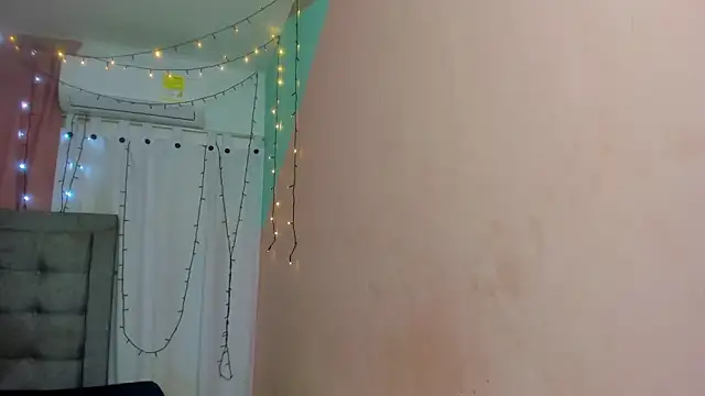 Snapshot of dani-lue chatting on 01.26.25 dani-lue online show from 01.26.25