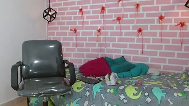 Snapshot of dani-lue chatting on 02.23.25 dani-lue online show from 02.23.25