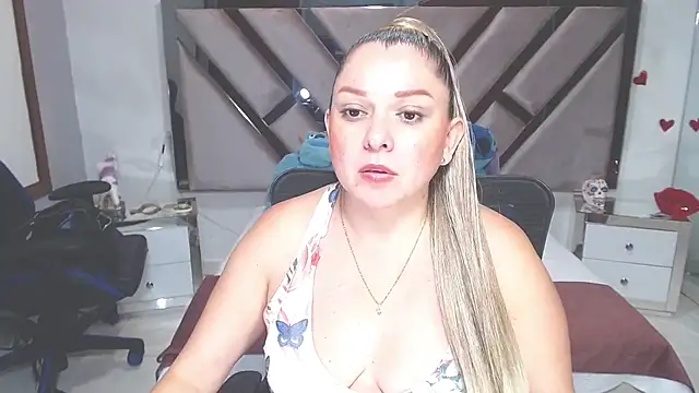Snapshot of natalia5560 chatting on 02.22.25 natalia5560 online show from 02.22.25