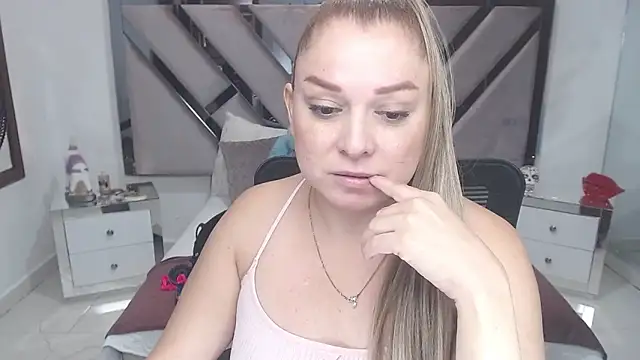 Snapshot of natalia5560 chatting on 03.11.25 natalia5560 online show from 03.11.25