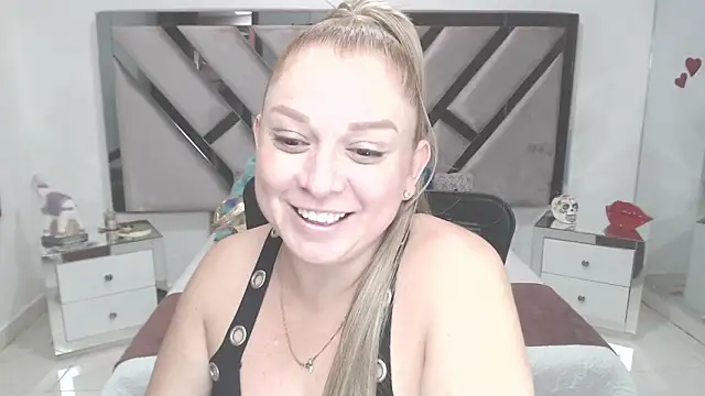 Snapshot of natalia5560 chatting on 03.14.25 natalia5560 online show from 03.14.25