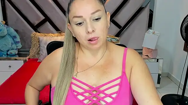 Snapshot of natalia5560 chatting on 09.15.25 natalia5560 online show from 09.15.25
